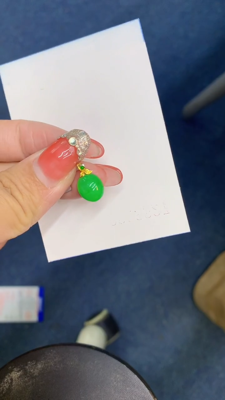 颈饰18K金镶嵌翡翠1