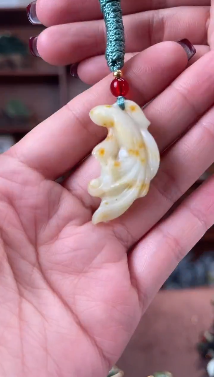 未镶嵌蛇纹石玉颈饰·