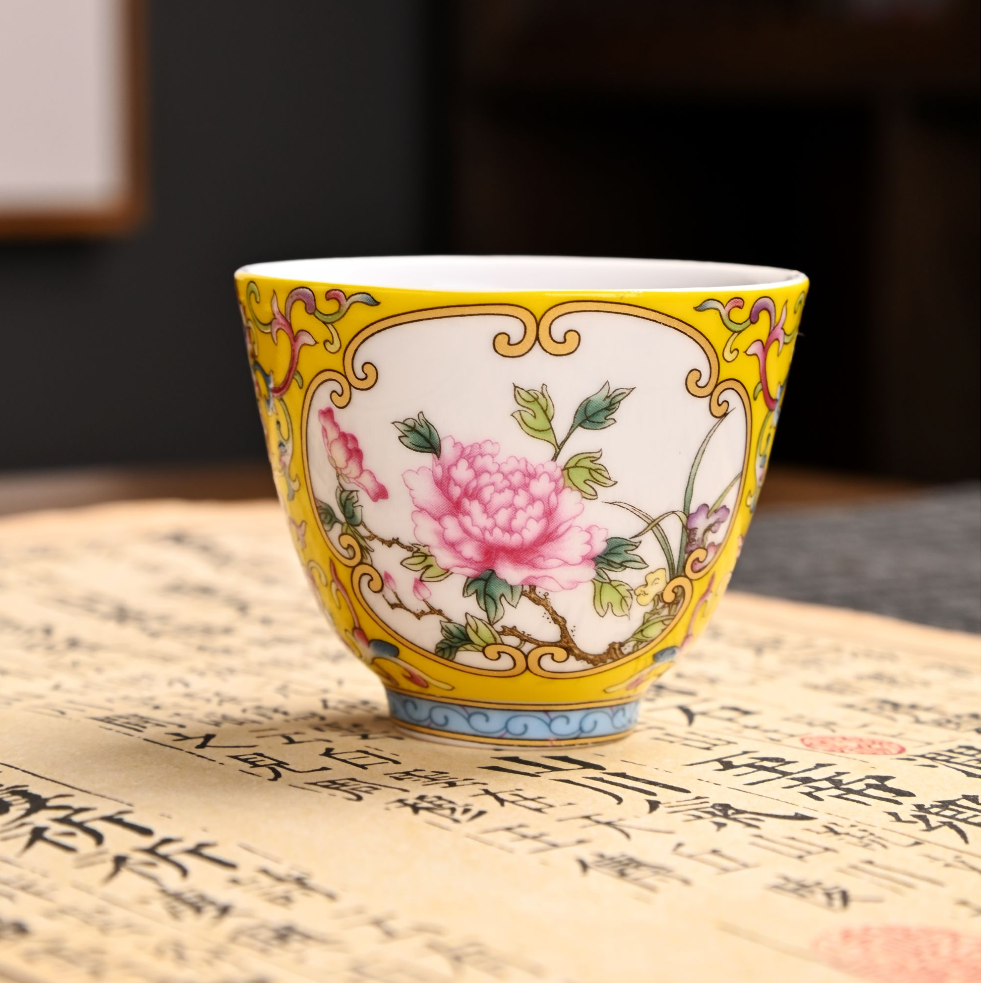 绱宏臻选   黄色缠枝莲开窗杯---四方个人专用加厚品茗杯