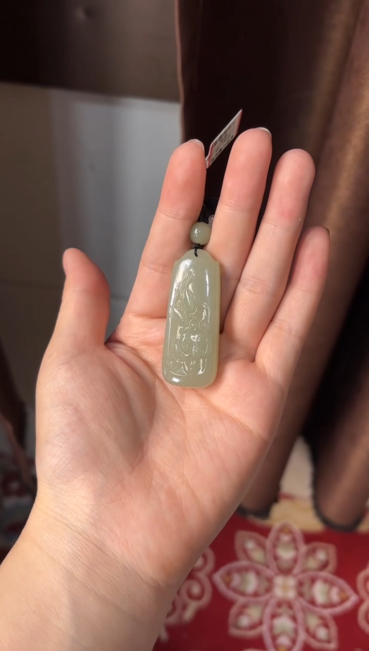 【闪购商品】和田玉吊坠(赠链)未镶嵌且末微色差近矿吊坠