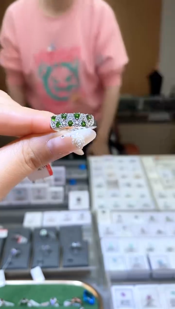 【闪购商品】石榴石（沙弗莱）戒指银S925镶嵌天然沙弗莱戒指