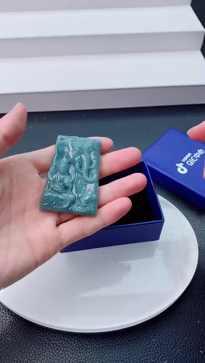 【闪购商品】翡翠颈饰未镶嵌          