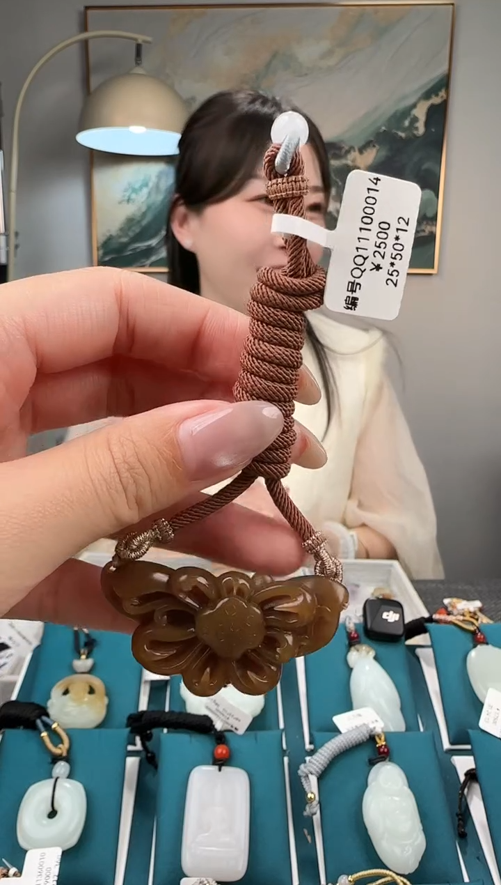 颈饰未镶嵌和田玉吊坠QQ