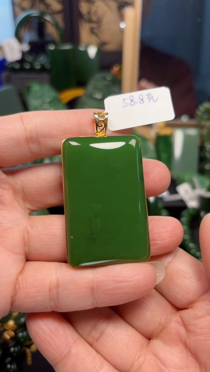 【闪购商品】和田玉（碧玉）吊坠(赠链)18K金镶嵌1