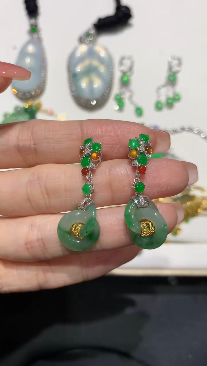 【闪购商品】翡翠吊坠(不含链)18K金镶嵌团购2