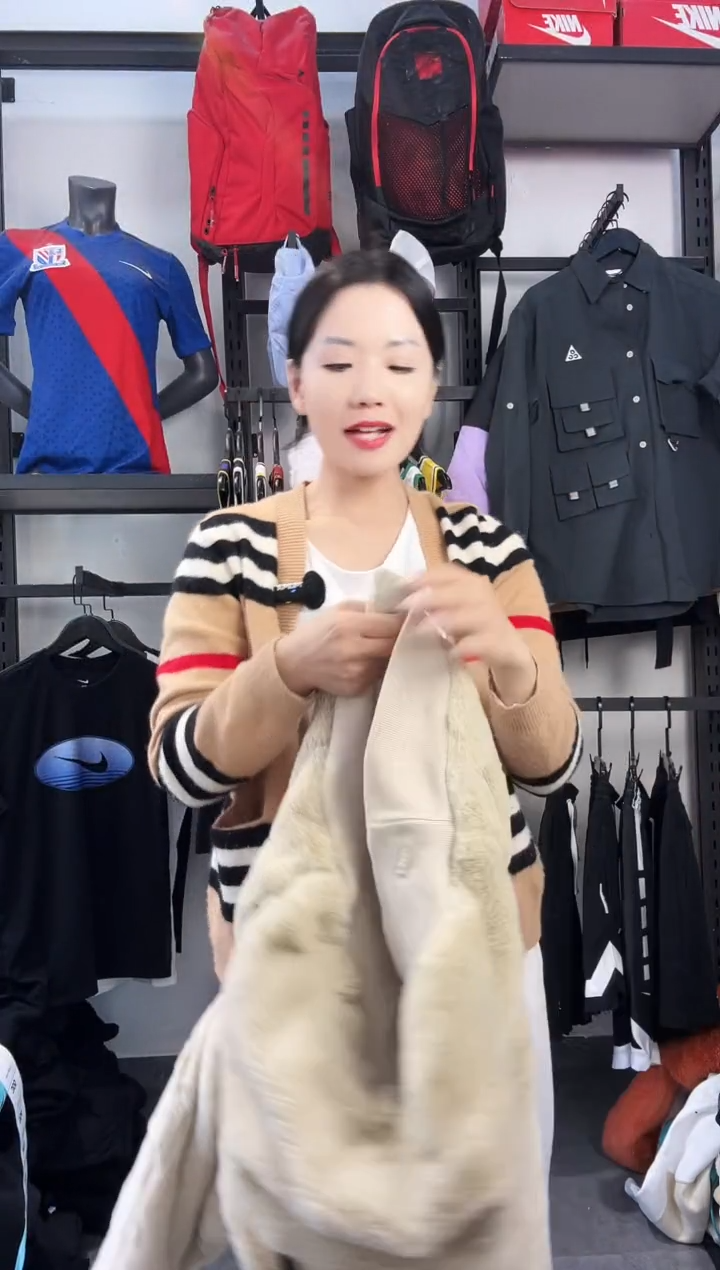 350编码 瑕疵款直播间过款为准 尺码M  120  身高165