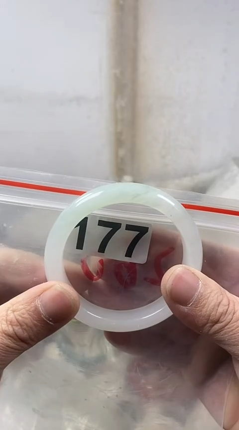 【闪购商品】石英质玉手镯未镶嵌56