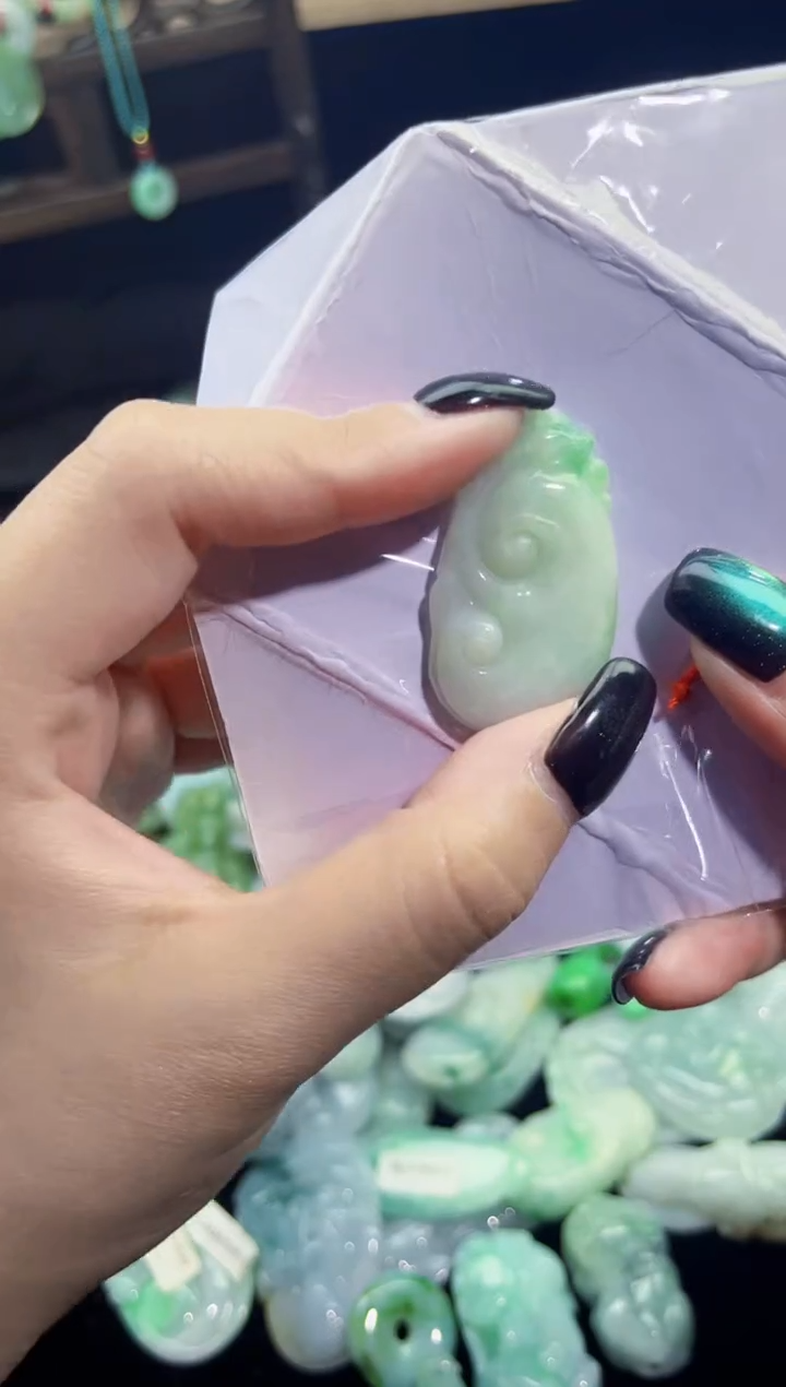吊坠(不含链)未镶嵌翡翠天然翡翠吊坠A货