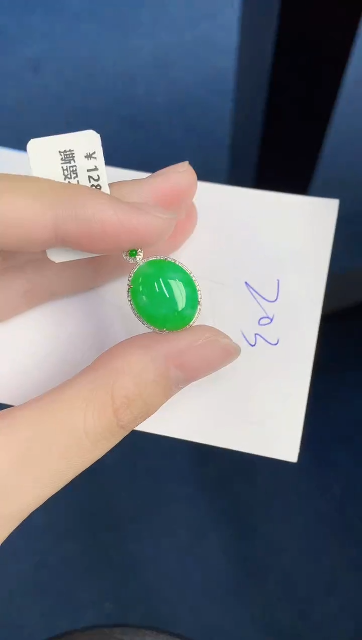 翡翠18K金镶嵌颈饰0000000000