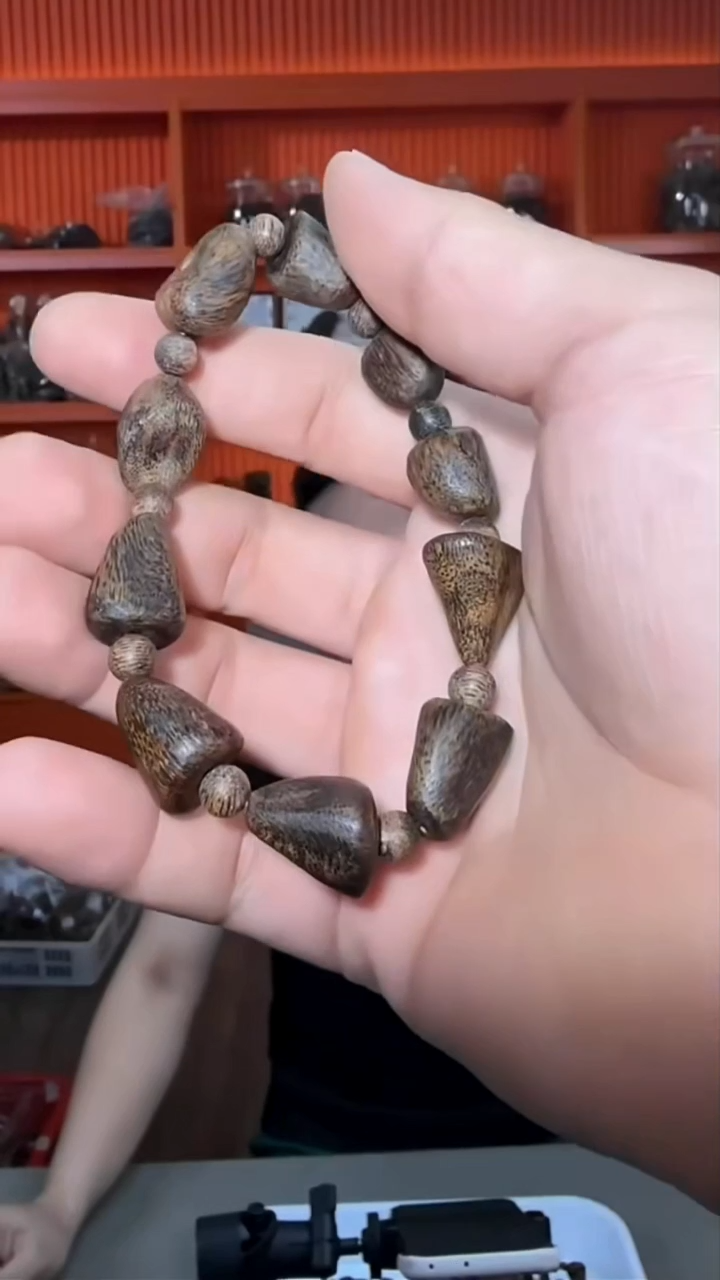 沉香手串a13号沉水瘤疤多样性发一