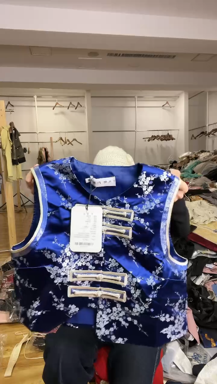 马甲       M码       80-110斤