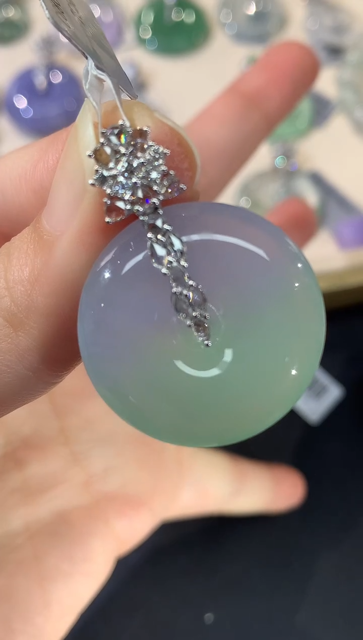 吊坠(不含链)18K金镶嵌翡翠米**选W111|49800