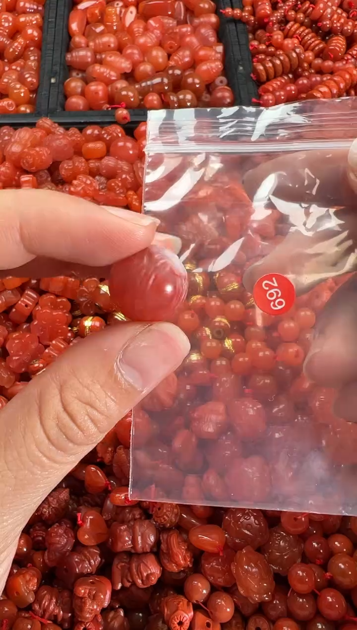 【闪购商品】南红玛瑙颈饰未镶嵌1