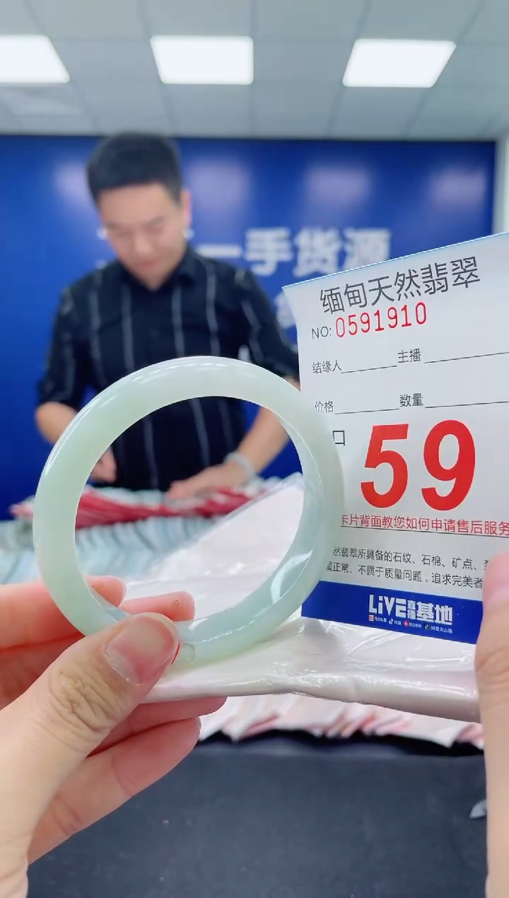 未镶嵌手镯翡翠天然翡翠手镯