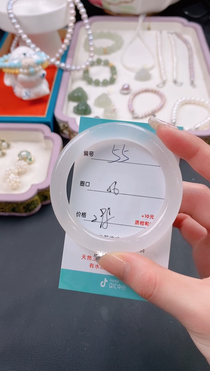 【闪购商品】石英质玉手镯未镶嵌55