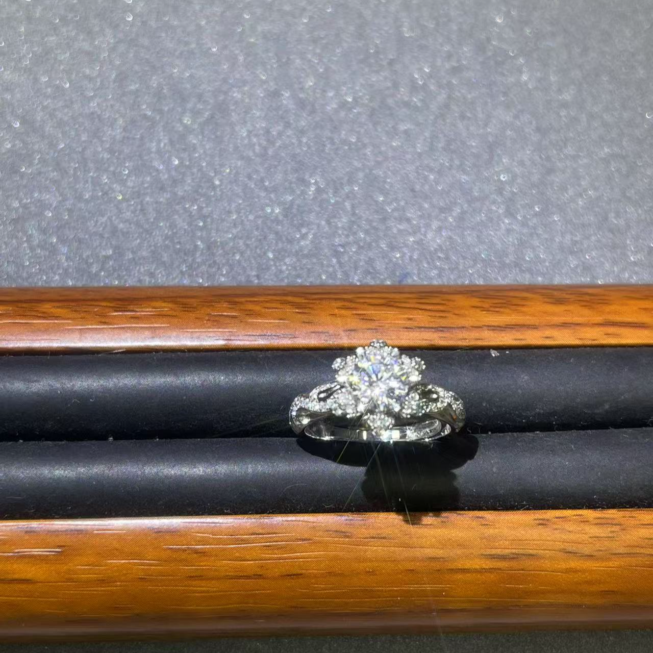 s6711白色豪镶开口戒指多样性发货