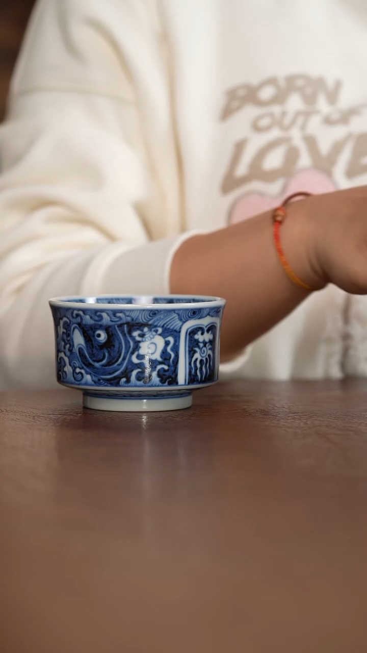 元青花杂宝胖头鱼马蹄直口杯