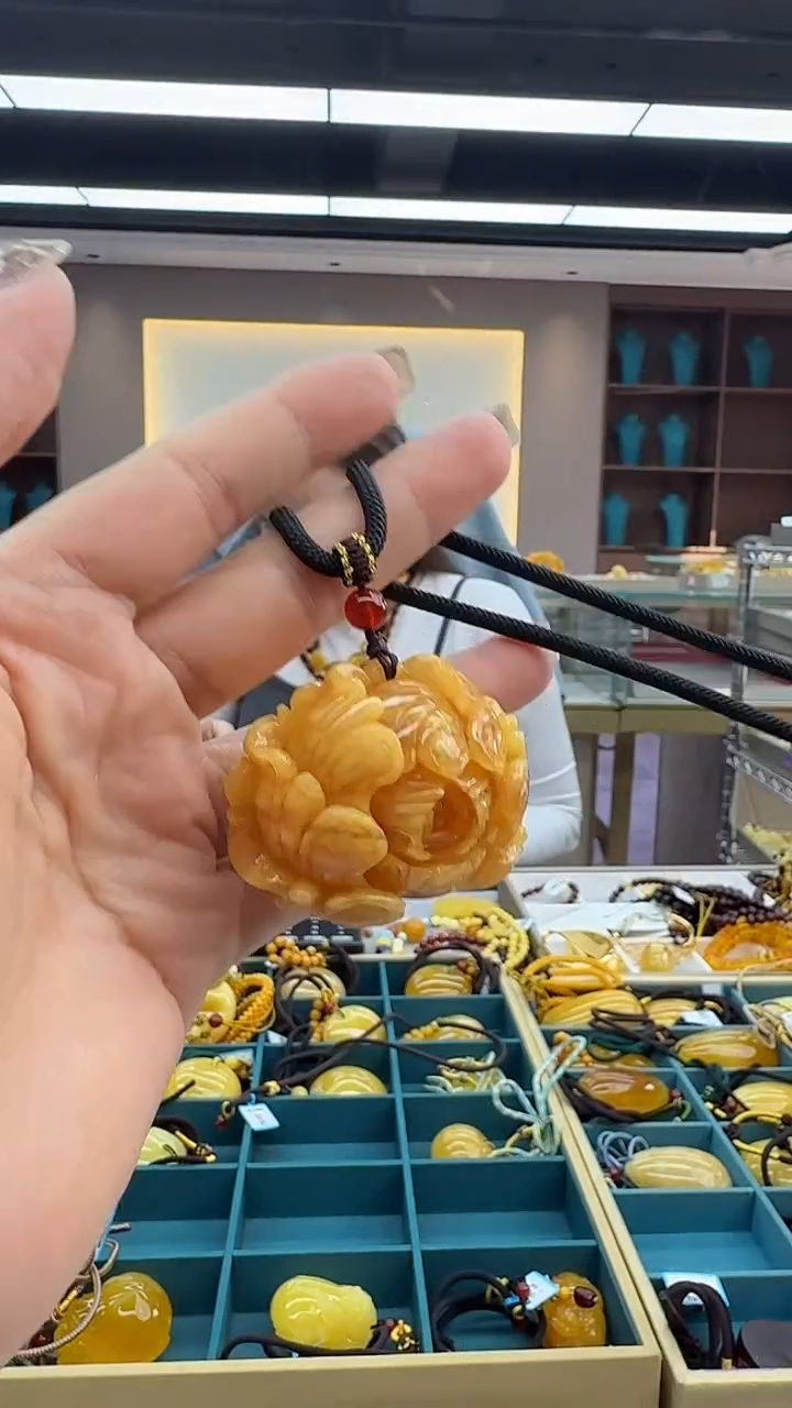 琥珀颈饰未镶嵌243秒拍号 假一罚三 