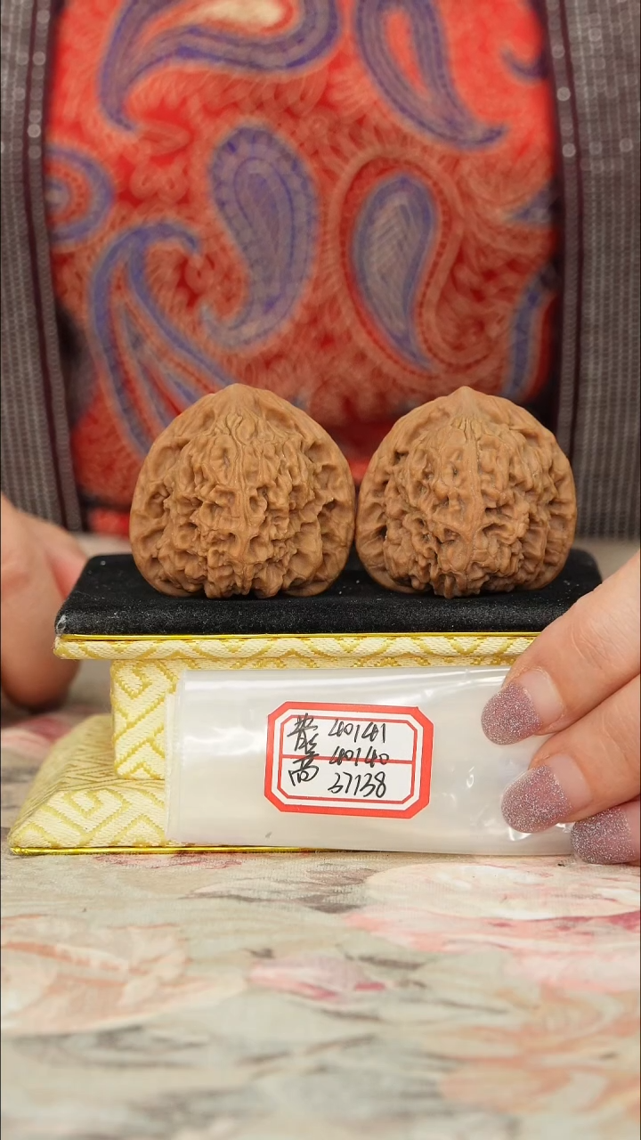 【闪购商品】文玩核桃把件赵喜满南将石