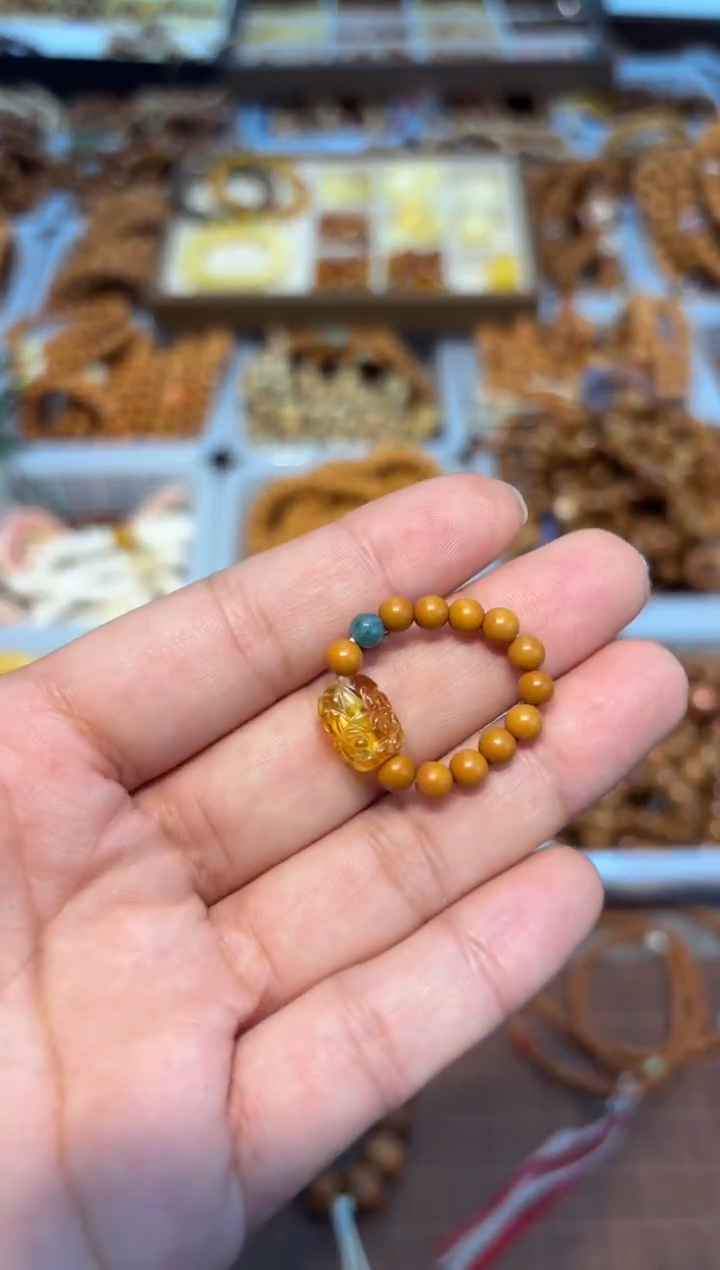 琥珀颈饰未镶嵌花珀貔貅小戒指