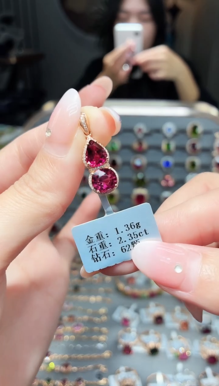 颈饰18K金镶嵌碧玺2.35ct