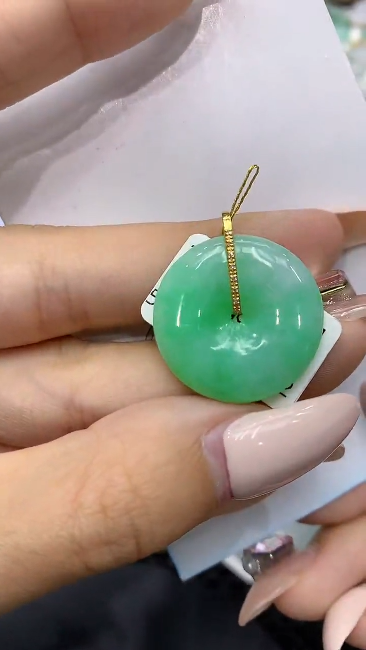 颈饰18K金镶嵌翡翠111111111111