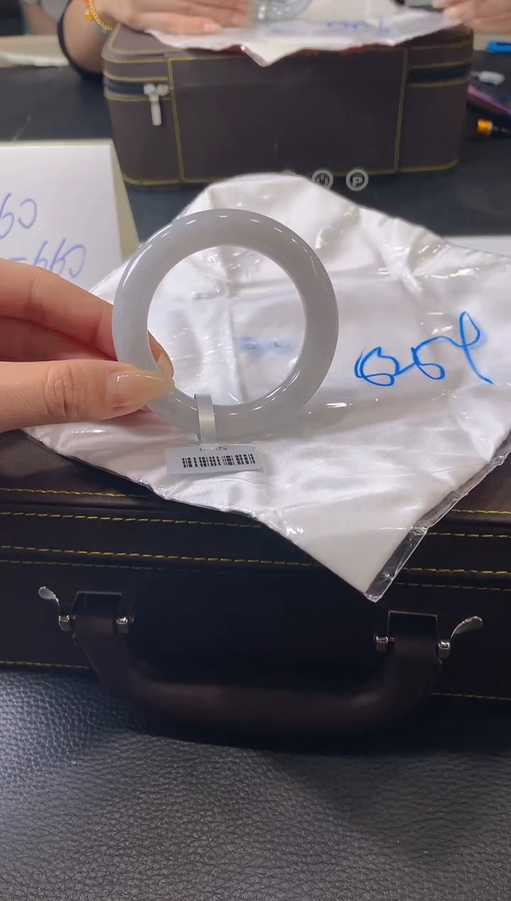 【闪购商品】翡翠手镯未镶嵌手镯