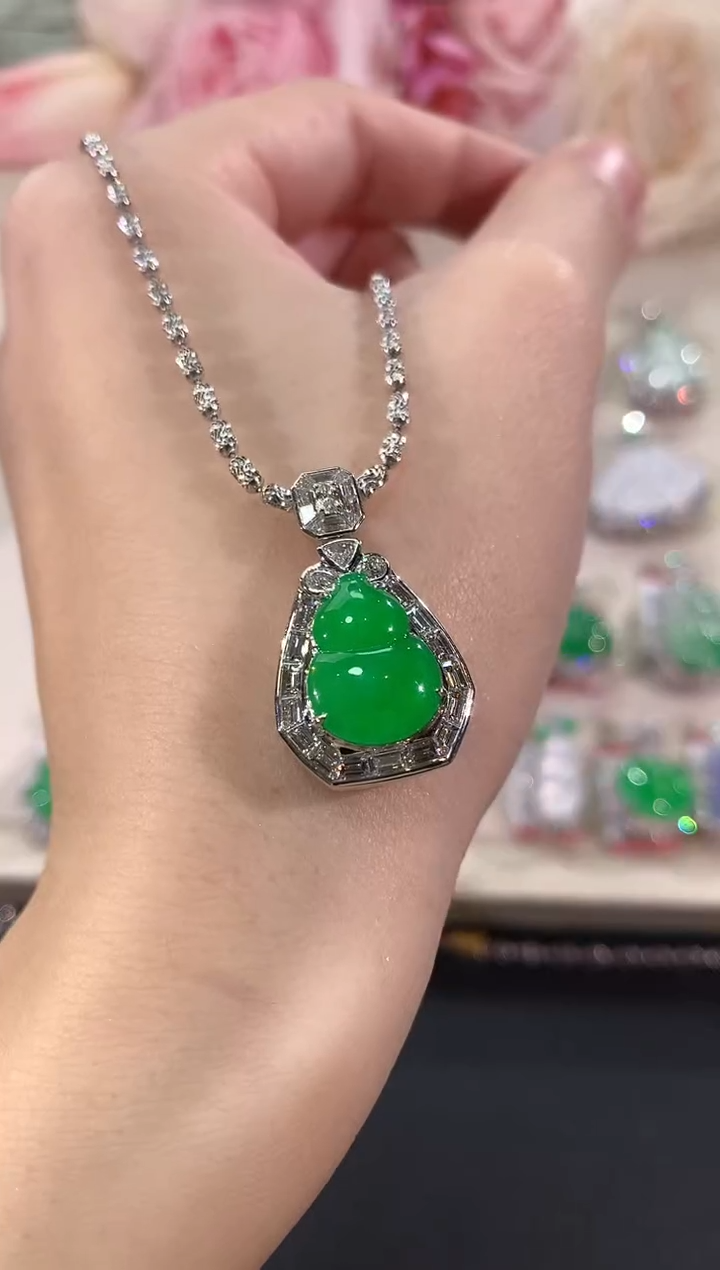 吊坠(不含链)18K金镶嵌翡翠冬日珠宝Q117