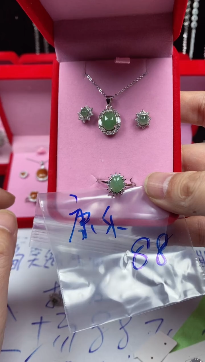 未镶嵌戒指翡翠康*翡翠吊坠