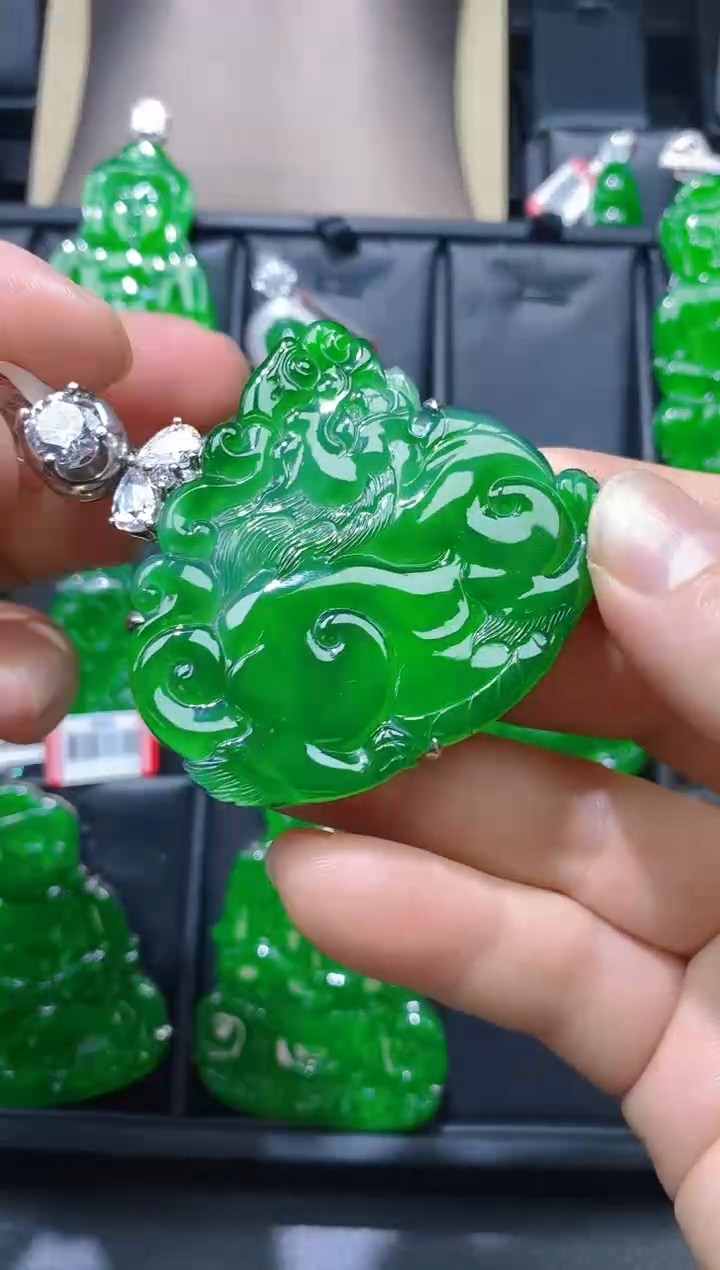 【闪购商品】翡翠颈饰未镶嵌天然E15