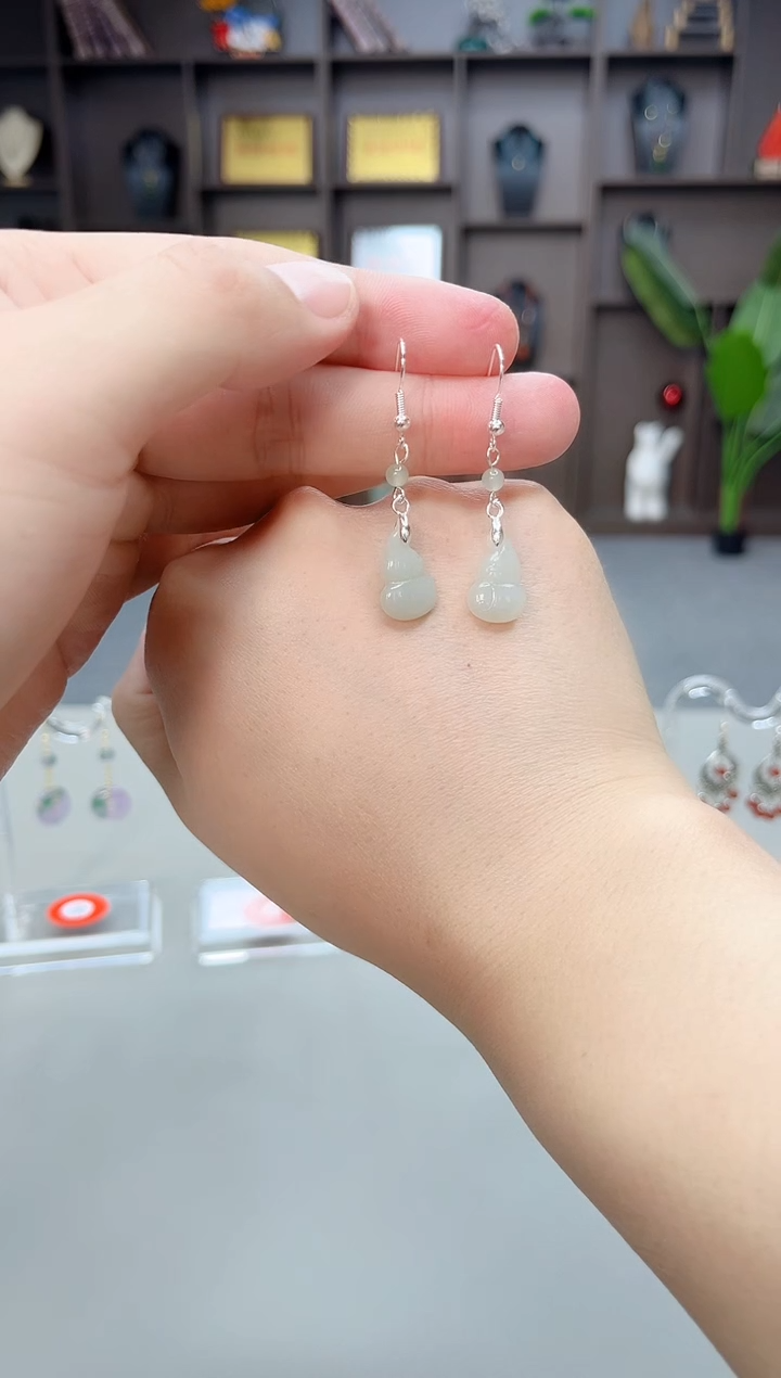 未镶嵌和田玉（子料）耳饰葫芦