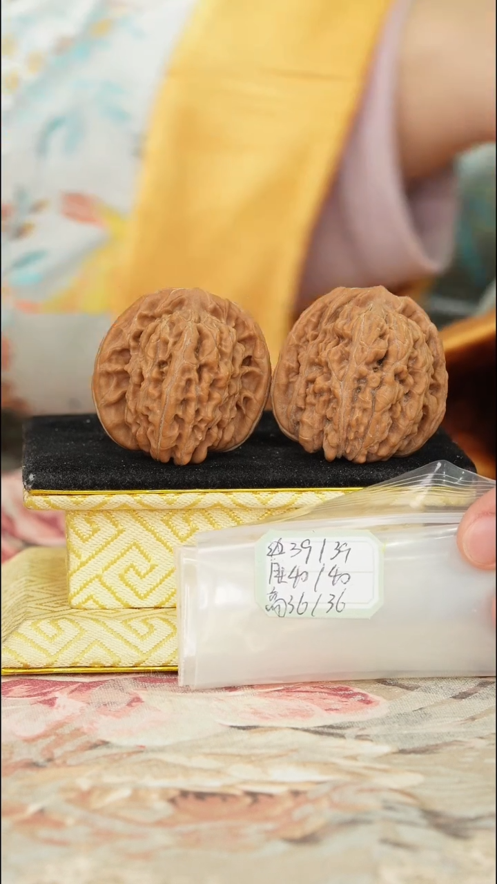 【闪购商品】文玩核桃把件老楼