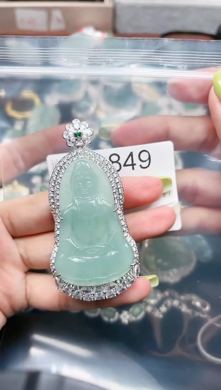 【闪购商品】翡翠颈饰未镶嵌赠皮绳849