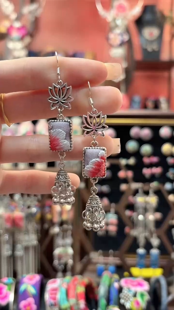 织绣 云织谣民族风精美饰品   295