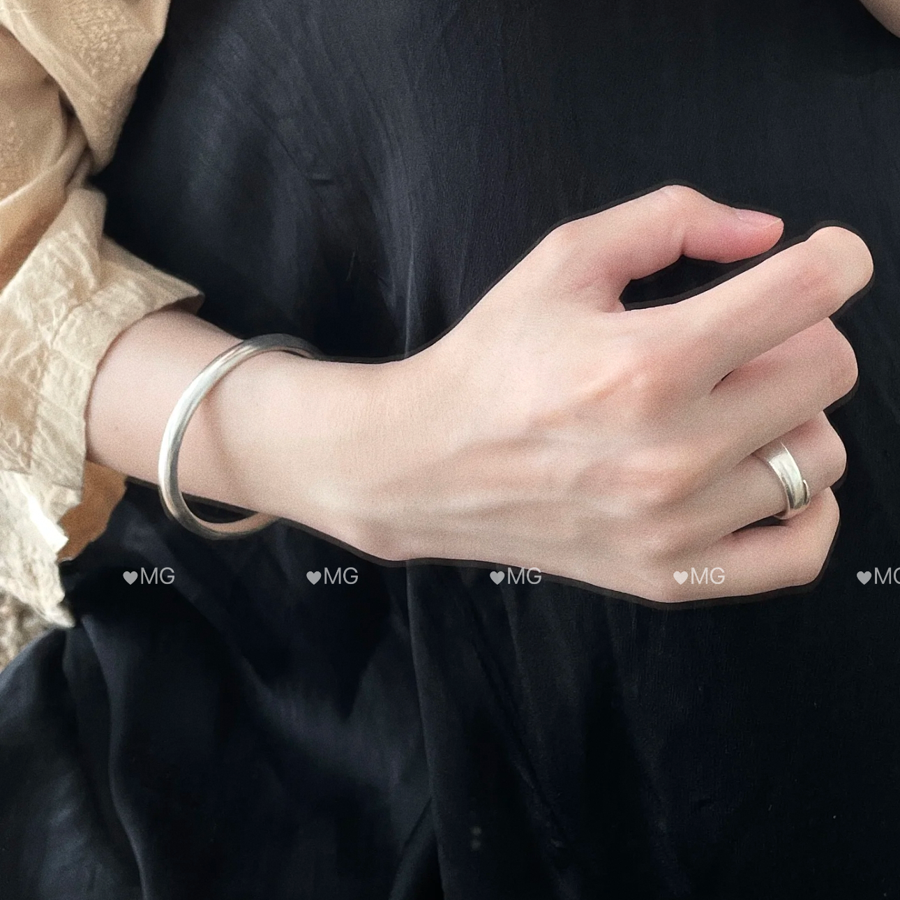 通体  999银款  H259实心古法23克泥鳅背手镯/开口