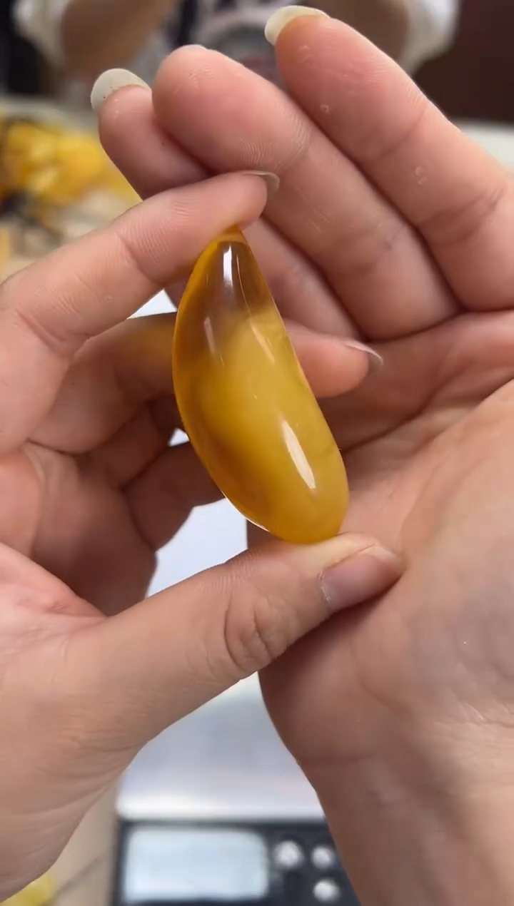 【闪购商品】琥珀裸石未镶嵌蜜蜡吊坠