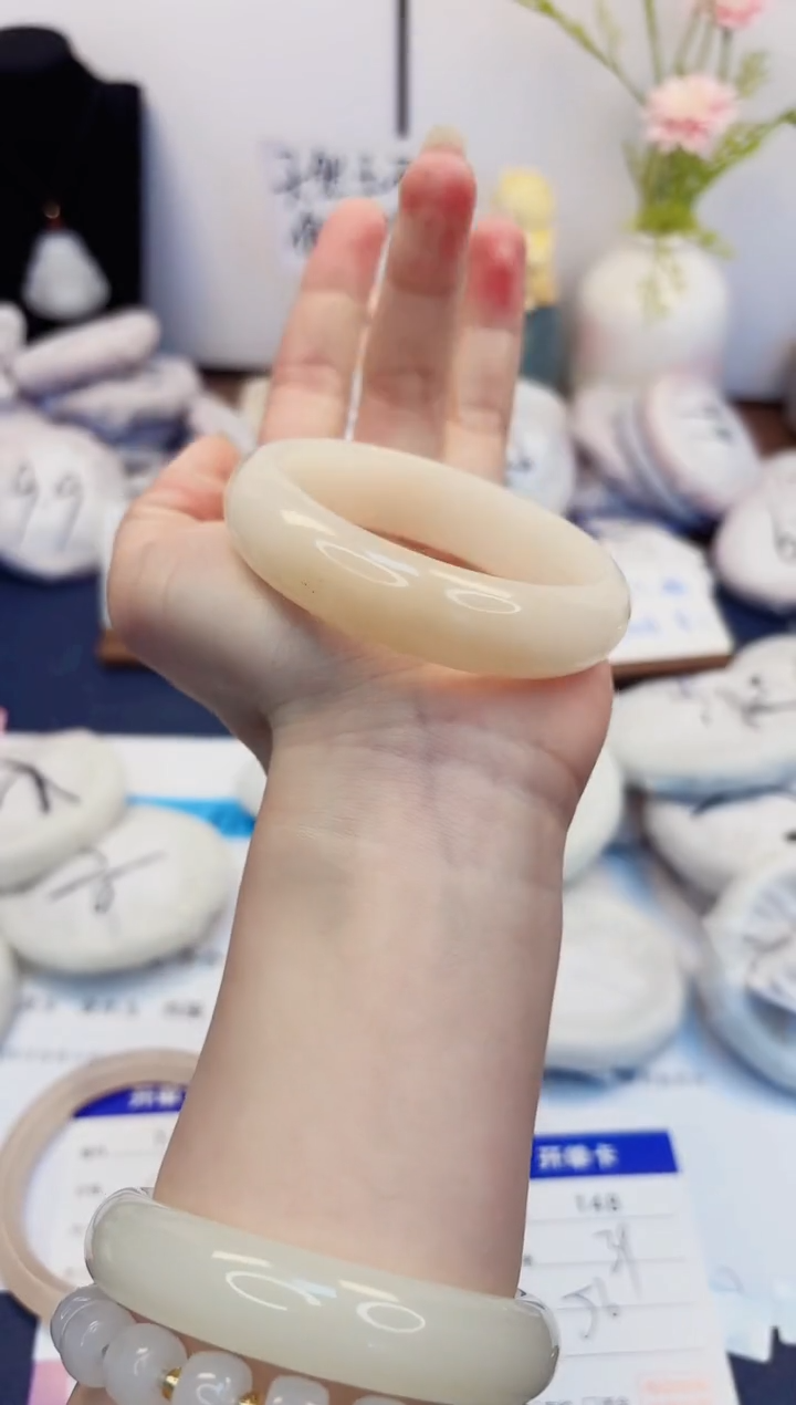 【闪购商品】石英质玉手镯未镶嵌148-财气镯-圈口56