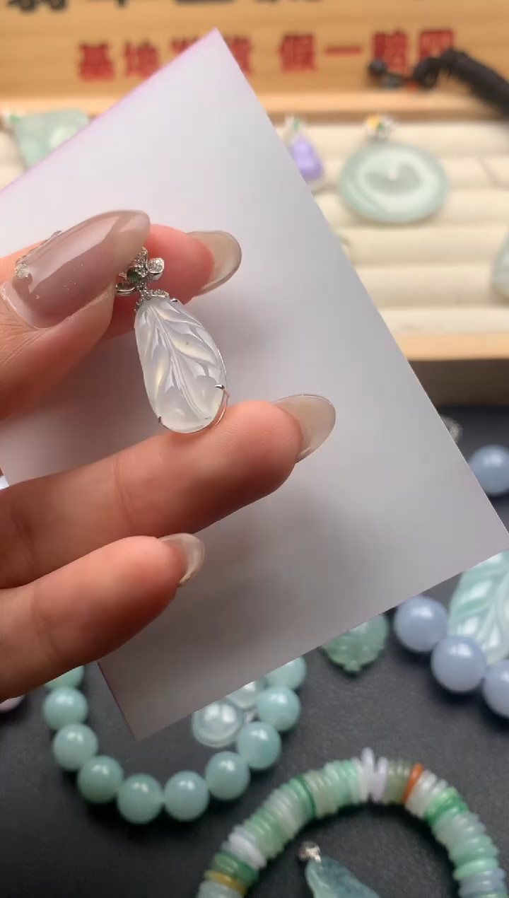 【闪购商品】翡翠颈饰18K金镶嵌10126035