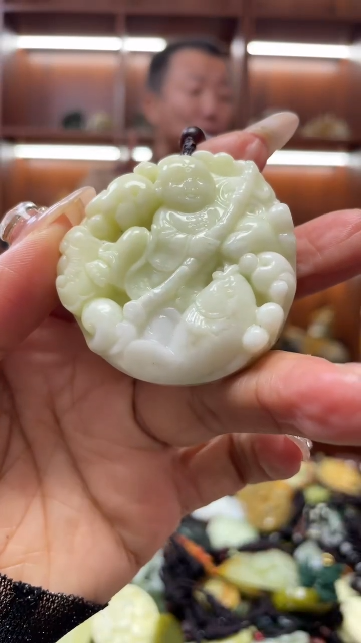 未镶嵌岫玉挂件 