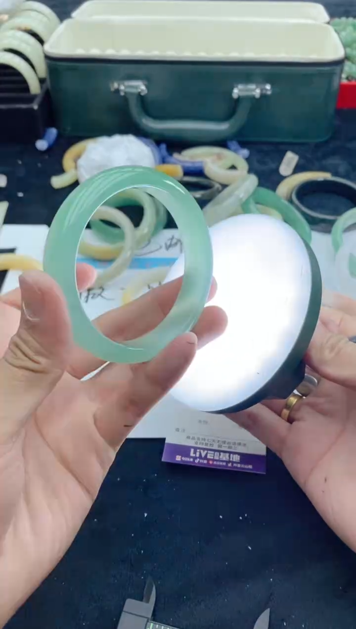 【闪购商品】石英质玉手镯未镶嵌85