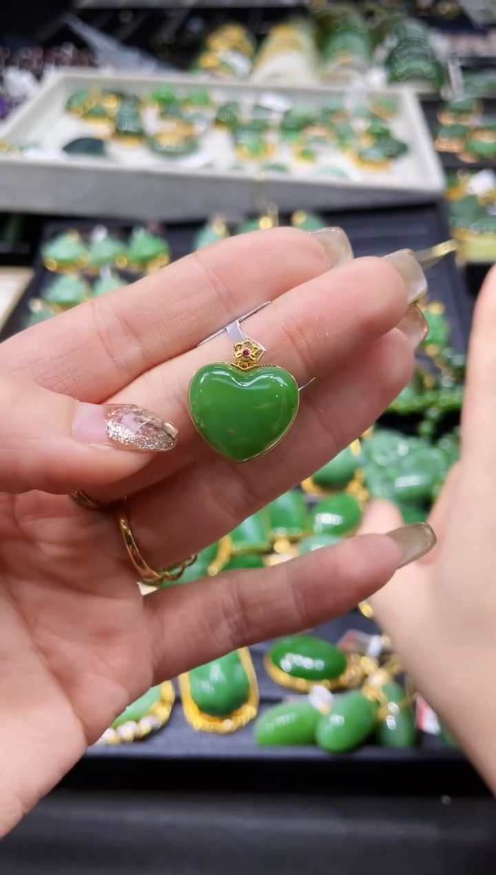 【闪购商品】和田玉吊坠18K金镶嵌多样性发一 