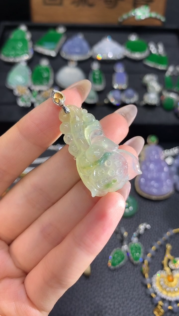 吊坠(不含链)18K金镶嵌翡翠3