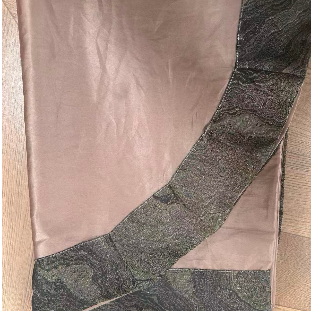 XDONGY（冬云家纺） 高定240*250贡缎 流星皓月黑金床单