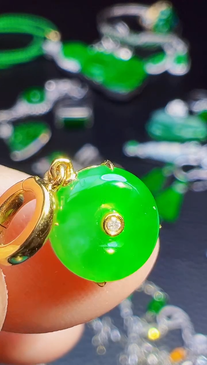 颈饰18K金镶嵌翡翠露*翡翠