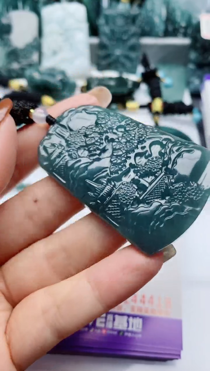 颈饰未镶嵌翡翠   