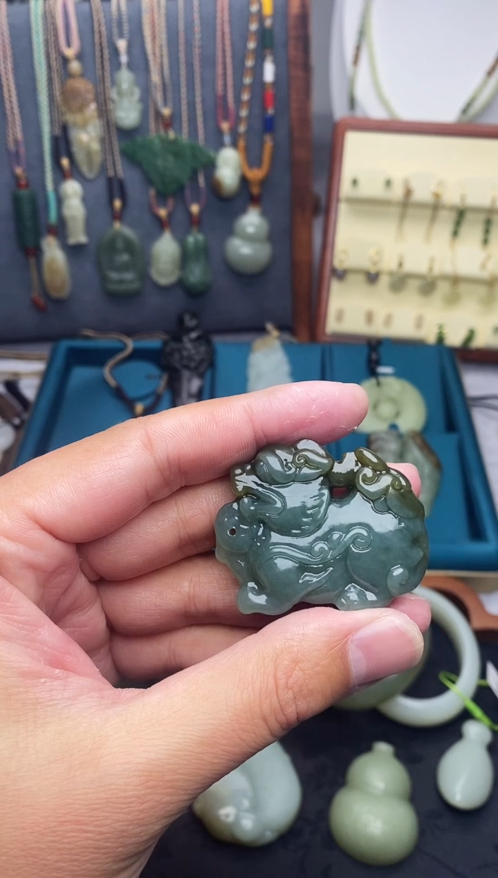 颈饰未镶嵌和田玉1