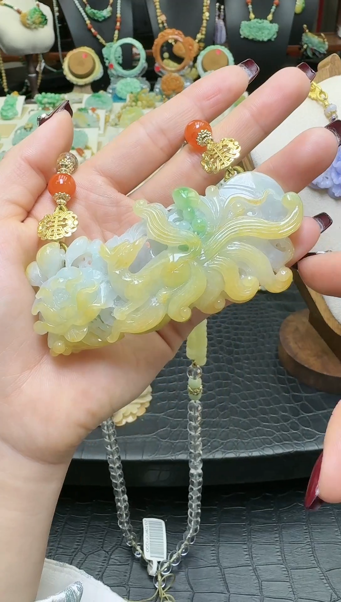 【闪购商品】翡翠颈饰未镶嵌特色黄加绿九尾