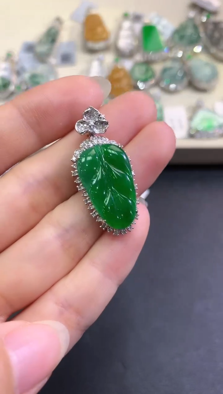 【闪购商品】翡翠颈饰18K金镶嵌C102   