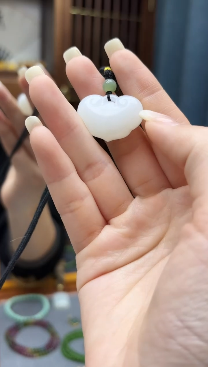 颈饰未镶嵌和田玉白玉如意锁吊坠XY