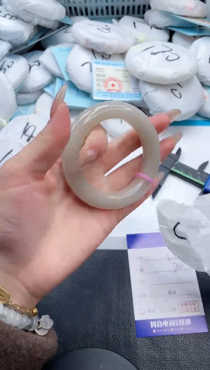 【闪购商品】石英质玉手镯未镶嵌8V69-54